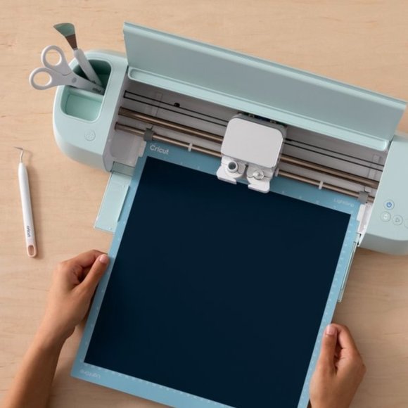 Cricut Iron-On Vinyl - Navy - NWT - Picture 2 of 4